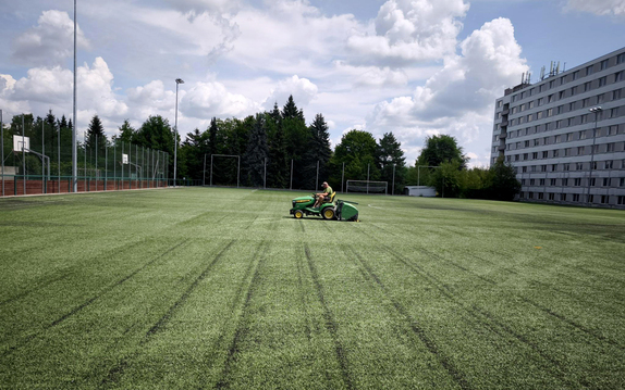 Oprava a údržba hřiště s umělou trávou, 3.-19.7.20