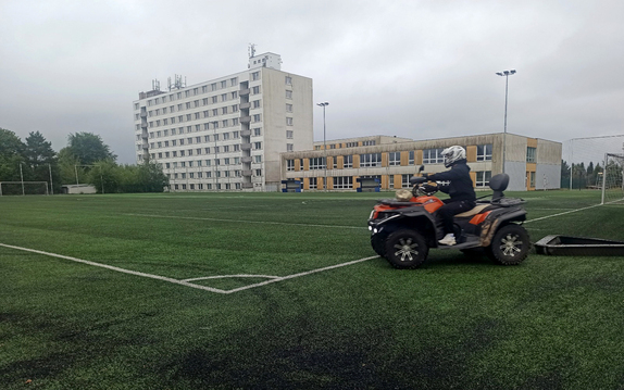 Oprava a údržba hřiště s umělou trávou, 3.-19.7.20