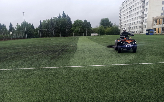 Oprava a údržba hřiště s umělou trávou, 3.-19.7.20